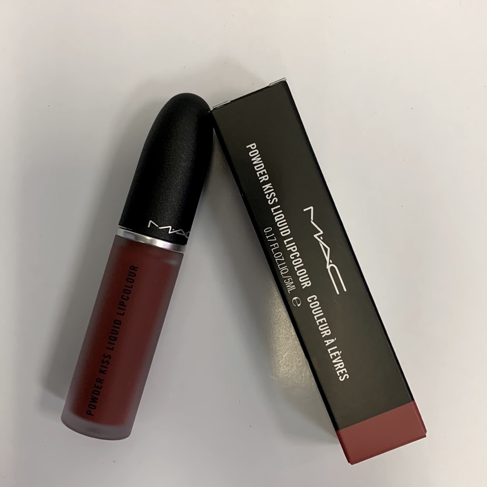 MAC- POWDER KISS LIQUID LIPCOLOUR FASHION EMERGENCY(977) Intense rose brown - Picture 3 of 6